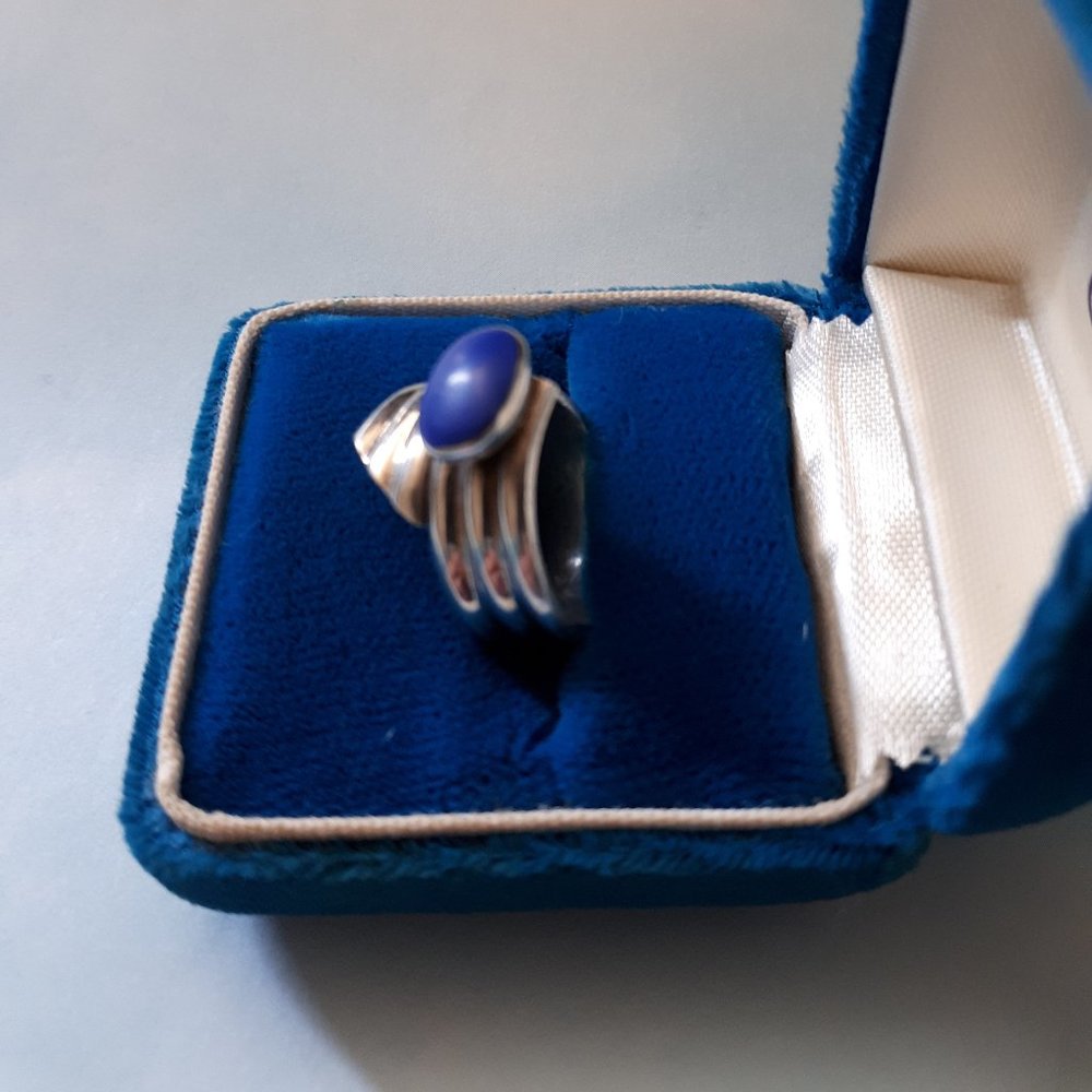 Lapis Lazuli Ring in Gorgeous Sterling Silver Setting - Size 5 1/2 - Picture 3 of 3